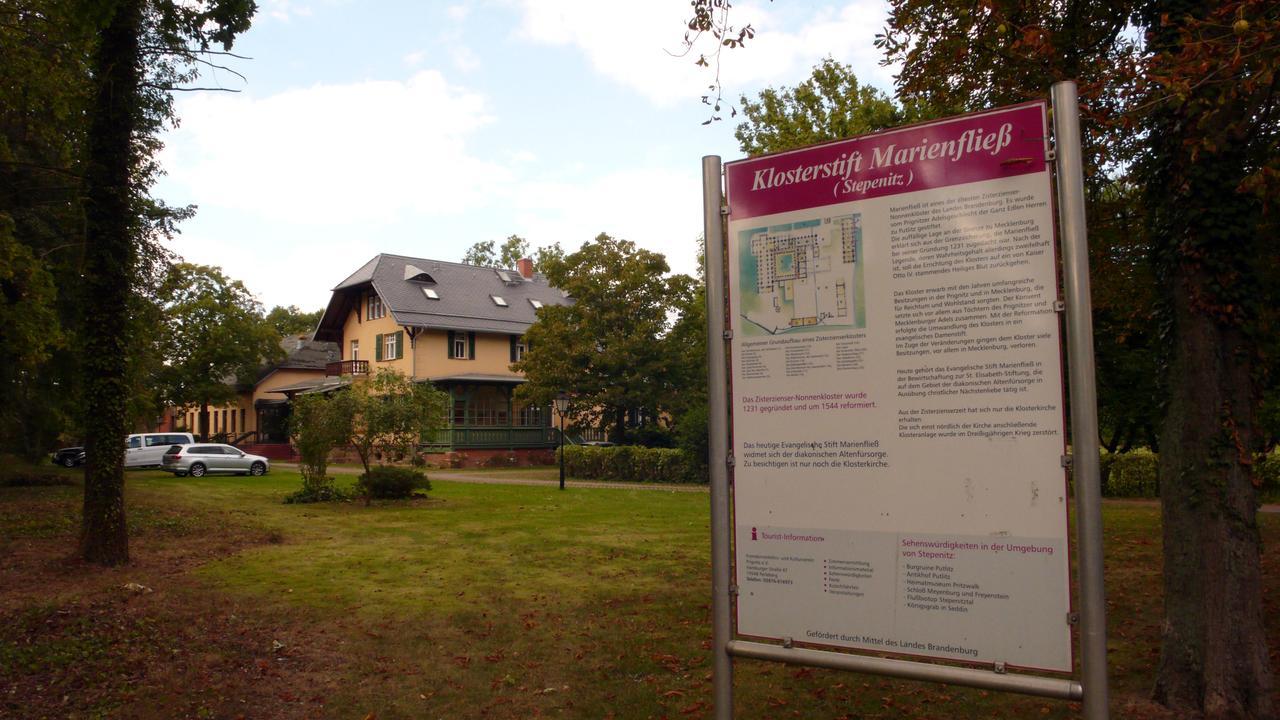 Klosterhotel Marienfliess Stepenitz Luaran gambar
